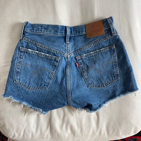 Levis 501 Shorts - Picture 3 of 4